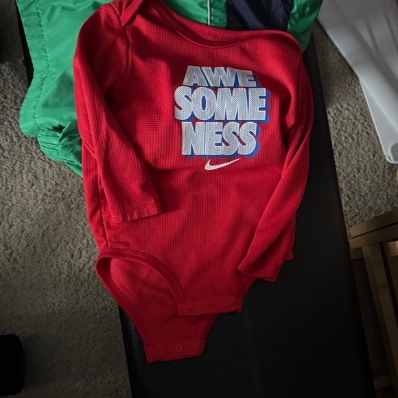 🎉NEW LISTING🎉 Bundle of 3 24 mths clothing—light jacket, overalls, & onesie - Picture 7 of 8